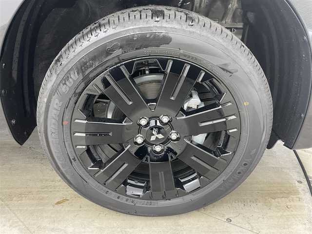 三菱 デリカＤ：５ シャモニー 岡山県 2025(令7)年 0.1万km未満 黒Ⅱ 登録済未使用車	/バックカメラ/追従型クルーズコントロール	/オートホールド/オートハイビーム	/LEDヘッドライト（AUTO機能付き）	/前席シートヒーター/パワーバックドア	/運転席パワーシート	/ブラインドスポットモニター/衝突軽減ブレーキシステム	/車線逸脱防止システム	/横滑り防止装置	/踏み間違い防止装置/ハーフレザー	/純正18インチアルミ	/ステアリングスイッチ	/ステアリングリモコン	/パドルシフト/プッシュスタート	/スマートキー×2	/保証書	/取扱説明書