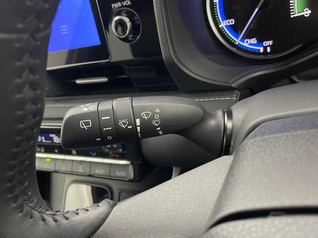 トヨタ ノア ハイブリッド S－Z 栃木県 2023(令5)年 3.3万km ホワイトパールクリスタルシャイン ワンオーナー/モデリスタエアロ/（フロント/リア/サイド）/純正メーカーナビ/（フルセグTV/CD/DVD/Bluetooth）/バックカメラ/トヨタセーフティセンス/-レーダークルーズコントロール/-車線逸脱防止/-パーキングサポートブレーキ/-プリクラッシュセーフティ/-ロードサインアシスト/-プロアクティブドライビングアシスト/-レーンディパーチャーアラート/オートブレーキホールド/ビルトインETC2.0/ハーフレザーシート/前席シートヒーター/社外前後ドライブレコーダー/両側パワースライドドア/LEDオートヘッドライト/純正17インチアルミ/純正フロアマット/取扱説明書/保証書/スペアキー