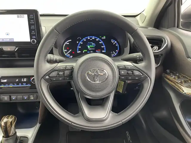 トヨタ ヤリスクロス ハイブリッド Z 福井県 2022(令4)年 1.2万km ホワイトパールクリスタルシャイン 純正ディスプレイオーディオ　/ナビ　ＢＴ　ＵＳＢ　Ｍｉｒａｃａｓｔ　/アラウンドビューモニター　/ビルトインＥＴＣ　/アダプティブクルーズコントロール　/トヨタセーフティセンス　/前後ドラレコ　/パワーバックドア/レーンキープアシスト/ブラインドスポットモニター/前席シートヒーター/オートライト/アダプティブフロントライティングシステム