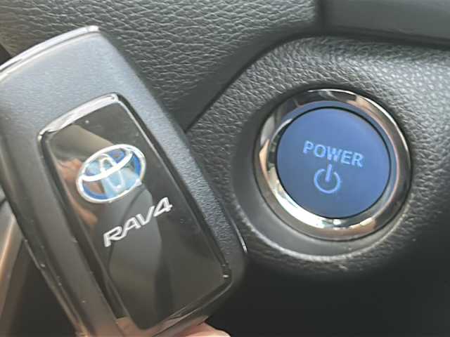 トヨタ ＲＡＶ４ ハイブリットG 宮崎県 2022(令4)年 1.8万km アティチュードブラックマイカ 社外SDナビ【MDV-M908HDL】（TV/CD/DVD/HDMI/Bluetooth）/フルセグTV/バックカメラ/レーダークルーズコントロール/ETC/ステアリングリモコン/パワーバックドア/ステアリングヒーター/前席シートヒーター/運転席パワーシート/電動格納ミラー/プッシュスタート・スマートキー/衝突被害軽減ブレーキ/ブラインドスポットモニター