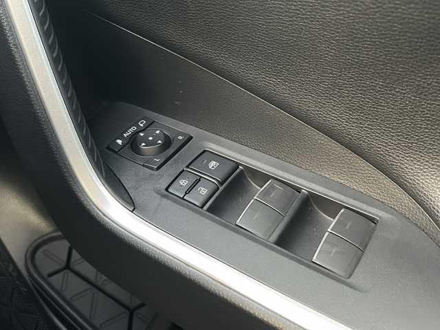 トヨタ ＲＡＶ４ ハイブリットG 宮崎県 2022(令4)年 1.8万km アティチュードブラックマイカ 社外SDナビ【MDV-M908HDL】（TV/CD/DVD/HDMI/Bluetooth）/フルセグTV/バックカメラ/レーダークルーズコントロール/ETC/ステアリングリモコン/パワーバックドア/ステアリングヒーター/前席シートヒーター/運転席パワーシート/電動格納ミラー/プッシュスタート・スマートキー/衝突被害軽減ブレーキ/ブラインドスポットモニター