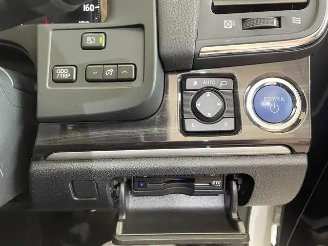 トヨタ クラウン ハイブリッド アスリートS Four 岩手県 2016(平28)年 9.8万km ホワイトパールクリスタルシャイン ４WD/寒冷地仕様/プリクラッシュセーフティ/レーダークルーズコントロール/レーンディパーチャーアラート/クリアランスソナー/オートマチックハイビーム/横滑り防止装置/MTモード付きAT/パワーシート/シートヒーター/ステアリングヒーター/純正ナビ/（CD/DVD/Blu-rayDisc/フルセグ/AUX/USB/Bluetooth）/ステアリングスイッチ/TVキャンセラー/バックカメラ/ETC/ドライブレコーダー/LEDヘッドランプ/純正18インチアルミホイール