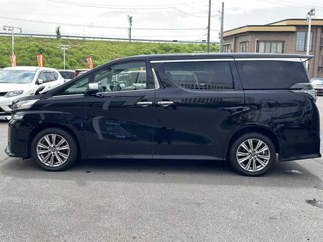 トヨタ ヴェルファイア 2.5Z Aエディデョン ゴールデンアイズ 青森県 2017(平29)年 10.8万km 黒 ・4WD/・純正ディスプレイオーディオ（T-connectoナビ）/・フルセグTV/・BT接続/・バックカメラ/・両側パワースライドドア/・パワーバックドア/・社外デジタルインナーミラー/・プリクラッシュ（衝突被害軽減ブレーキ）/・クルーズコントロール/・オートマチックハイビーム/・LEDオートヘッドライト/・フロントフォグライト/・電動パーキングブレーキ/・ブレーキホールド/・ステアリングスイッチ/・フロントガラスデアイサー/・スマートキー/・ビルトインETC/・クルーズコントロール/・純正18インチAW（235/50R18　22年製造）/・取扱説明書/・スペアキー×2　/・純正エンジンスターターキー