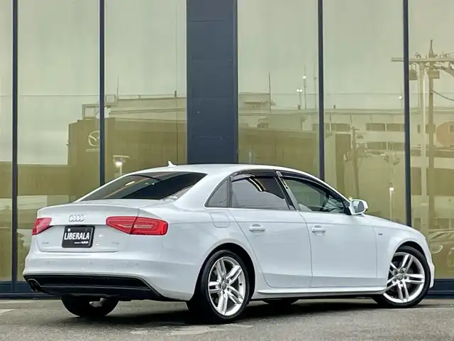 アウディ Ａ４ 2.0TFSIスポーツ S ライン PKG 石川県 2015(平27)年 4.6万km パール 衝突軽減ブレーキ/アダプティブクルーズコントロール/サイドアシスト/ブラインドスポットモニター/純正HDDナビ/フルセグＴＶ/CD/DVD/バックカメラ/クリアランスソナー/電動格納ミラー/シートヒーター(前席)/パワーシート(前席)/オートライト/HIDヘッドライト/フォグランプ(フロント)/ドライブレコーダー(フロント)/パドルシフト/キーレスエントリー/ETC