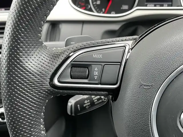 アウディ Ａ４ 2.0TFSIスポーツ S ライン PKG 石川県 2015(平27)年 4.6万km パール 衝突軽減ブレーキ/アダプティブクルーズコントロール/サイドアシスト/ブラインドスポットモニター/純正HDDナビ/フルセグＴＶ/CD/DVD/バックカメラ/クリアランスソナー/電動格納ミラー/シートヒーター(前席)/パワーシート(前席)/オートライト/HIDヘッドライト/フォグランプ(フロント)/ドライブレコーダー(フロント)/パドルシフト/キーレスエントリー/ETC