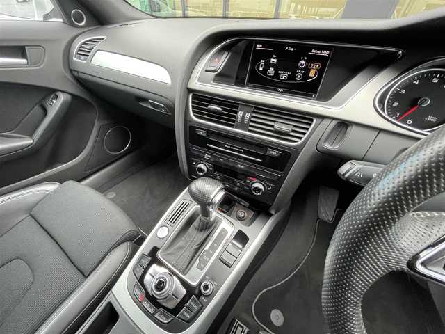 アウディ Ａ４ 2.0TFSIスポーツ S ライン PKG 石川県 2015(平27)年 4.6万km パール 衝突軽減ブレーキ/アダプティブクルーズコントロール/サイドアシスト/ブラインドスポットモニター/純正HDDナビ/フルセグＴＶ/CD/DVD/バックカメラ/クリアランスソナー/電動格納ミラー/シートヒーター(前席)/パワーシート(前席)/オートライト/HIDヘッドライト/フォグランプ(フロント)/ドライブレコーダー(フロント)/パドルシフト/キーレスエントリー/ETC