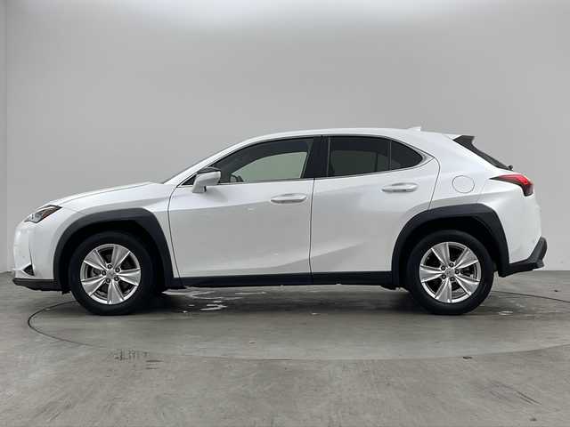 レクサス ＵＸ 200 バージョンC 兵庫県 2019(平31)年 4.3万km ソニッククォーツ ・純正ナビ&TV&BT&CD&DVD&SD&TV&Miracast/・バックカメラ/・LEXUSsafety/・PCS（プリクラッシュセーフティ）/・LTA（レーントレーシングアシスト）/・AHS（アダプティブハイビームシステム）/・AHB（オートマチックハイビーム）/・RSA（ロードサインアシスト）/・レーダークルーズコントロール（全車速追従機能付き）/・先行車発進告知機能/・ドライバー異常時対応システム/・クリアナンスソナー/・レザーシート/・パワーシート/・シートヒーター/・メモリシート/・ステアリングヒーター/・ドライブレコーダー/・ビルトインETC2.0/・純正17インチアルミホイール/・純正フロアマット/・スペアキー/・カードキー