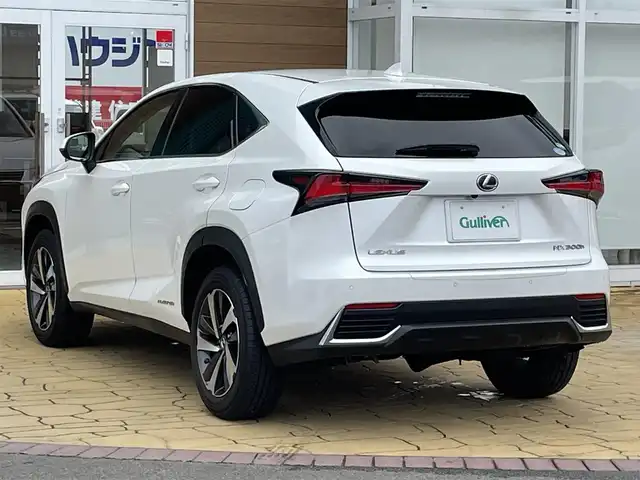 レクサス ＮＸ 300h Iパッケージ 宮崎県 2018(平30)年 6.4万km ソニッククォーツ ETC2.0/Bluetooth接続/USB入力端子/フルセグテレビ/全周囲カメラ/ドライブレコーダー/電動リアゲート/パワーシート/シートヒーター/レーンアシスト/オートマチックハイビーム/コーナーセンサー/衝突被害軽減システム/純正アルミホイール/クルーズコントロール