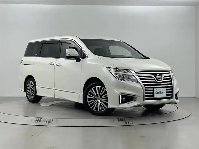 日産 エルグランド 250ハイウェイスターS 埼玉県 2020(令2)年 6.4万km ブリリアントホワイトパール 両側パワースライドドア/純正メモリナビ(MM519D-L)/フリップダウンモニター/クルーズコントロール/バックカメラ/ドライブレコーダー/ETC/ハーフレザーシート/オットマン/純正18インチAW/プッシュスタート/スマートキー/スペアキー