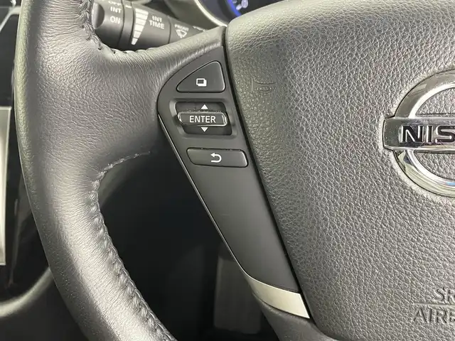 日産 エルグランド 250ハイウェイスターS 埼玉県 2020(令2)年 6.4万km ブリリアントホワイトパール 両側パワースライドドア/純正メモリナビ(MM519D-L)/フリップダウンモニター/クルーズコントロール/バックカメラ/ドライブレコーダー/ETC/ハーフレザーシート/オットマン/純正18インチAW/プッシュスタート/スマートキー/スペアキー