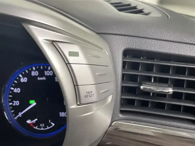 日産 エルグランド 250ハイウェイスターS 埼玉県 2020(令2)年 6.4万km ブリリアントホワイトパール 両側パワースライドドア/純正メモリナビ(MM519D-L)/フリップダウンモニター/クルーズコントロール/バックカメラ/ドライブレコーダー/ETC/ハーフレザーシート/オットマン/純正18インチAW/プッシュスタート/スマートキー/スペアキー