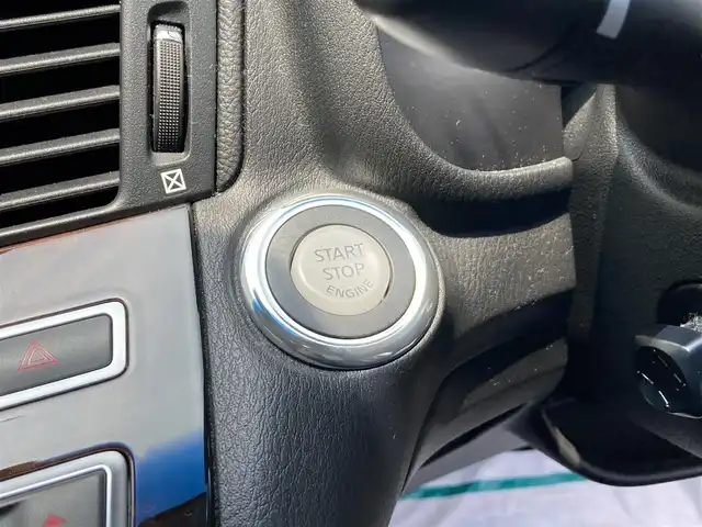 日産 フーガ 250GT 富山県 2010(平22)年 6.1万km クリスタルホワイトパール 〇純正ナビ/〇フルセグTV/〇BOSEサウンド/〇ビルトインETC/〇クルーズコントロール/〇HIDヘッドランプ/〇オートライト/〇パワーバッグドア/〇社外20インチアルミ/社外冬18インチ積載/〇革巻きステアリング/〇オートエアコン/〇パワーシート/〇パワーオットマン/〇オートエアコン/〇インテリジェントキー/〇禁煙車