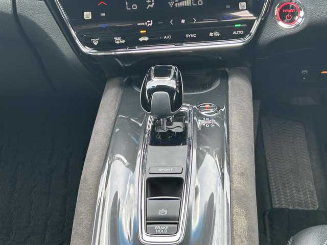 ホンダ ヴェゼル ハイブリッド RS ホンダセンシング 福島県 2020(令2)年 3.4万km プラチナホワイトパール 純正ディスプレイオーディオ/　【ワンセグ/CD/USB/BT】/Honda SENSING/・衝突軽減ブレーキ/・オートハイビーム/・誤発進抑制機能/・後方誤発進抑制機能/・路外逸脱警報機能/・車線維持支援システム/・歩行者事故低減ステアリング/・先行車発進お知らせ機能/・標識認識機能/バックカメラ/ドライブレコーダー前後/ビルトインETC/前席シートヒーター/LEDヘッドライト（AUTO機能付き）/　・フォグランプ/ハーフレザーシート/ステアリングスイッチ/レーダークルーズコントロール/純正フロアマット/ドアバイザー/横滑り防止機能/アイドリングストップ/衝突軽減システム/レーンキープアシスト/パーキングアシスト/ドアバイザー