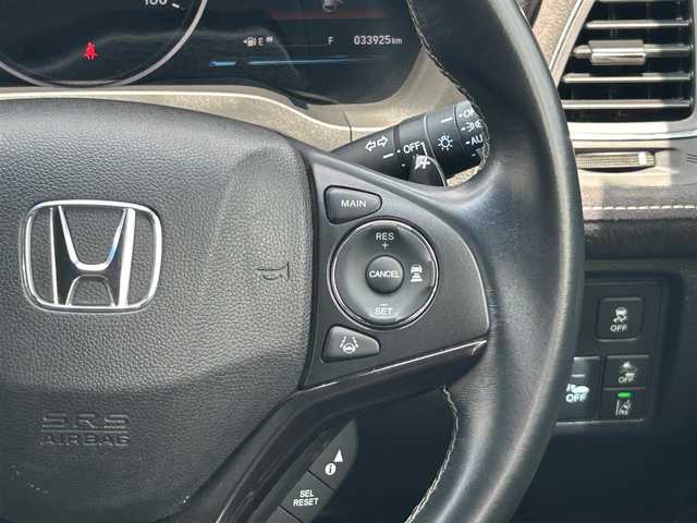 ホンダ ヴェゼル ハイブリッド RS ホンダセンシング 福島県 2020(令2)年 3.4万km プラチナホワイトパール 純正ディスプレイオーディオ/　【ワンセグ/CD/USB/BT】/Honda SENSING/・衝突軽減ブレーキ/・オートハイビーム/・誤発進抑制機能/・後方誤発進抑制機能/・路外逸脱警報機能/・車線維持支援システム/・歩行者事故低減ステアリング/・先行車発進お知らせ機能/・標識認識機能/バックカメラ/ドライブレコーダー前後/ビルトインETC/前席シートヒーター/LEDヘッドライト（AUTO機能付き）/　・フォグランプ/ハーフレザーシート/ステアリングスイッチ/レーダークルーズコントロール/純正フロアマット/ドアバイザー/横滑り防止機能/アイドリングストップ/衝突軽減システム/レーンキープアシスト/パーキングアシスト/ドアバイザー