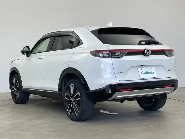 ホンダ ヴェゼル ハイブリッド e:HEV Z 新潟県 2023(令5)年 2.5万km プラチナホワイトパール 純正メモリナビ（Bluetooth・USB・AM・FM）/ハーフレザーシート　/バックカメラ　/フルセグ　/ETC2.0　/衝突被害軽減システム/レーンキープアシスト　/前後コーナーセンサー　/追従クルーズコントロール/前方ドライブレコーダー/LEDオートライト　/オートマチックハイビーム/前席シートヒーター/置くだけ充電　/パーキングアシスト/電動リアゲート/パドルシフト/ヒルディセントコントロール/ステアリングスイッチ/フロントワイパーデアイサー/４WD/純正フロアマット/純正１８インチアルミホイール/スマートキー/スペアキー