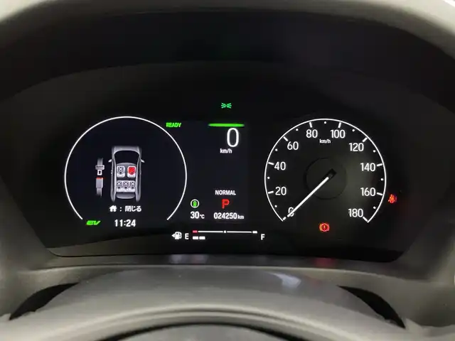 ホンダ ヴェゼル ハイブリッド e:HEV Z 新潟県 2023(令5)年 2.5万km プラチナホワイトパール 純正メモリナビ（Bluetooth・USB・AM・FM）/ハーフレザーシート　/バックカメラ　/フルセグ　/ETC2.0　/衝突被害軽減システム/レーンキープアシスト　/前後コーナーセンサー　/追従クルーズコントロール/前方ドライブレコーダー/LEDオートライト　/オートマチックハイビーム/前席シートヒーター/置くだけ充電　/パーキングアシスト/電動リアゲート/パドルシフト/ヒルディセントコントロール/ステアリングスイッチ/フロントワイパーデアイサー/４WD/純正フロアマット/純正１８インチアルミホイール/スマートキー/スペアキー