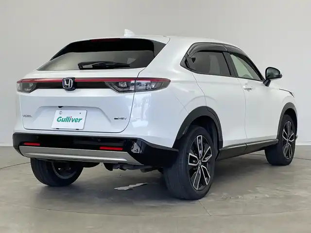 ホンダ ヴェゼル ハイブリッド e:HEV Z 新潟県 2023(令5)年 2.5万km プラチナホワイトパール 純正メモリナビ（Bluetooth・USB・AM・FM）/ハーフレザーシート　/バックカメラ　/フルセグ　/ETC2.0　/衝突被害軽減システム/レーンキープアシスト　/前後コーナーセンサー　/追従クルーズコントロール/前方ドライブレコーダー/LEDオートライト　/オートマチックハイビーム/前席シートヒーター/置くだけ充電　/パーキングアシスト/電動リアゲート/パドルシフト/ヒルディセントコントロール/ステアリングスイッチ/フロントワイパーデアイサー/４WD/純正フロアマット/純正１８インチアルミホイール/スマートキー/スペアキー