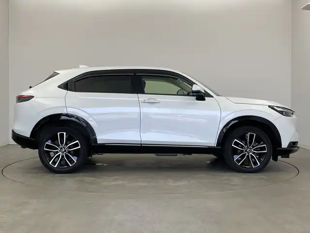 ホンダ ヴェゼル ハイブリッド e:HEV Z 新潟県 2023(令5)年 2.5万km プラチナホワイトパール 純正メモリナビ（Bluetooth・USB・AM・FM）/ハーフレザーシート　/バックカメラ　/フルセグ　/ETC2.0　/衝突被害軽減システム/レーンキープアシスト　/前後コーナーセンサー　/追従クルーズコントロール/前方ドライブレコーダー/LEDオートライト　/オートマチックハイビーム/前席シートヒーター/置くだけ充電　/パーキングアシスト/電動リアゲート/パドルシフト/ヒルディセントコントロール/ステアリングスイッチ/フロントワイパーデアイサー/４WD/純正フロアマット/純正１８インチアルミホイール/スマートキー/スペアキー