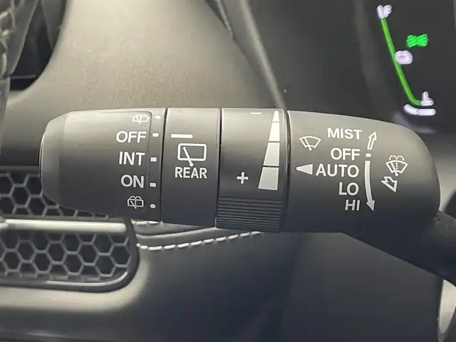 ホンダ ＺＲ－Ｖ ハイブリッド e:HEV Z 滋賀県 2023(令5)年 0.7万km プラチナホワイトパール 純正９インチナビ/(Bluetooth/フルセグTV/ラジオ)/ETC2.0/電動格納ミラー/純正前後ドライブレコーダー(SDなし)/全方位カメラ/クリアランスソナー/パワーバックドア/ワイヤレス充電/ステアリングリモコン/シートメモリー/シートヒーター(D/N)/LEDライト/プッシュスタート/純正１８インチアルミホイール