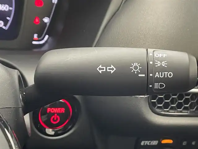 ホンダ ＺＲ－Ｖ ハイブリッド e:HEV Z 滋賀県 2023(令5)年 0.7万km プラチナホワイトパール 純正９インチナビ/(Bluetooth/フルセグTV/ラジオ)/ETC2.0/電動格納ミラー/純正前後ドライブレコーダー(SDなし)/全方位カメラ/クリアランスソナー/パワーバックドア/ワイヤレス充電/ステアリングリモコン/シートメモリー/シートヒーター(D/N)/LEDライト/プッシュスタート/純正１８インチアルミホイール
