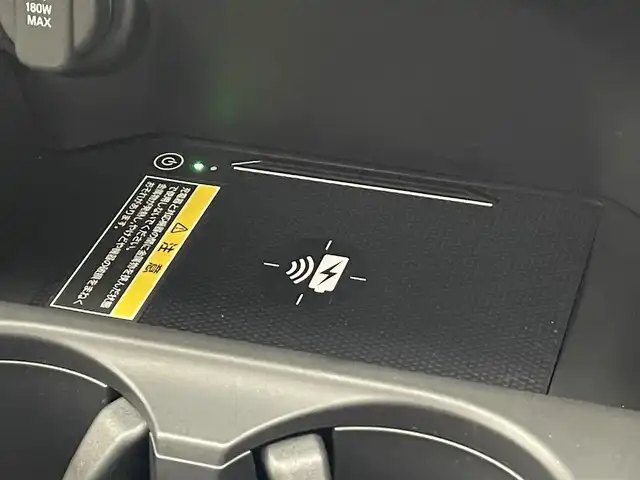 ホンダ ＺＲ－Ｖ ハイブリッド e:HEV Z 滋賀県 2023(令5)年 0.7万km プラチナホワイトパール 純正９インチナビ/(Bluetooth/フルセグTV/ラジオ)/ETC2.0/電動格納ミラー/純正前後ドライブレコーダー(SDなし)/全方位カメラ/クリアランスソナー/パワーバックドア/ワイヤレス充電/ステアリングリモコン/シートメモリー/シートヒーター(D/N)/LEDライト/プッシュスタート/純正１８インチアルミホイール