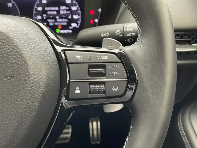 ホンダ ＺＲ－Ｖ ハイブリッド e:HEV Z 滋賀県 2023(令5)年 0.7万km プラチナホワイトパール 純正９インチナビ/(Bluetooth/フルセグTV/ラジオ)/ETC2.0/電動格納ミラー/純正前後ドライブレコーダー(SDなし)/全方位カメラ/クリアランスソナー/パワーバックドア/ワイヤレス充電/ステアリングリモコン/シートメモリー/シートヒーター(D/N)/LEDライト/プッシュスタート/純正１８インチアルミホイール