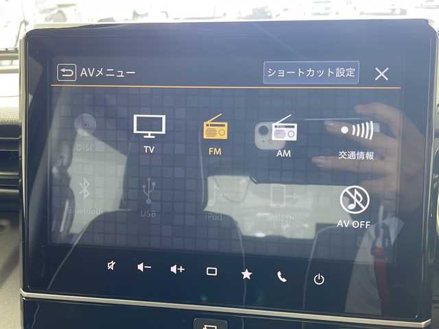 スズキ スペーシア ギア HYBRID XZターボ 岐阜県 2023(令5)年 2.4万km クールカーキパールメタリック/ガンメタリック2トーン 前後録画機能付きデジタルインナーミラー/スズキセーフティーサポート/・デュアルセンサーブレーキサポート/・ハイビームアシスト/・誤発進抑制機能/・車線逸脱警報機能/・ふらつき警報機能/・先行車発進お知らせ機能/・後退時ブレーキサポート/・後方誤発進抑制機能/・アダプティブクルーズコントロール/全方位カメラ/純正ナビ/BT/フルセグTV/CD/DVD/USB/スズキコネクト/コーナーセンサー/両側パワースライドドア/ターボ/パドルシフト/スマートキー/プッシュスタート/スペアキー/シートヒーター（運転席/助手席）/革ステアリング/ステアリングスイッチ/ETC/フォグランプ/純正アルミホイール/純正フロアマット/純正ドアバイザー/LEDヘッドライト