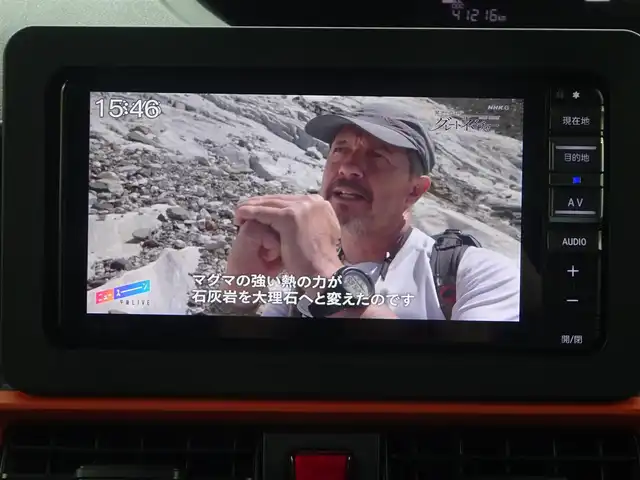 ダイハツ タント ファンクロスターボ 静岡県 2022(令4)年 4.2万km シャイニングホワイトパール ワンオーナー/禁煙車/純正SDナビ(NMZL-W720)/　(CD/DVD/BT/USB/SD/HDMI/フルセグTV)/TVキャンセラー/両側パワースライドドア/ステアリングリモコン/バックカメラ/電子パーキング/オートブレーキホールド/前席シートヒーター/プッシュスタート/スマートキー/後席ロールサンシェード/運転席・助手席シートバックテーブル/スマートアシスト/・衝突回避支援ブレーキ機能/・車線逸脱抑制制御機能/・ふらつき警告/・先行車発進お知らせ機能/・オートハイビーム/・コーナーセンサー/・サイドビューランプ/LEDヘッドライト/ビルトインETC/スペアキー/保証書・取扱説明書