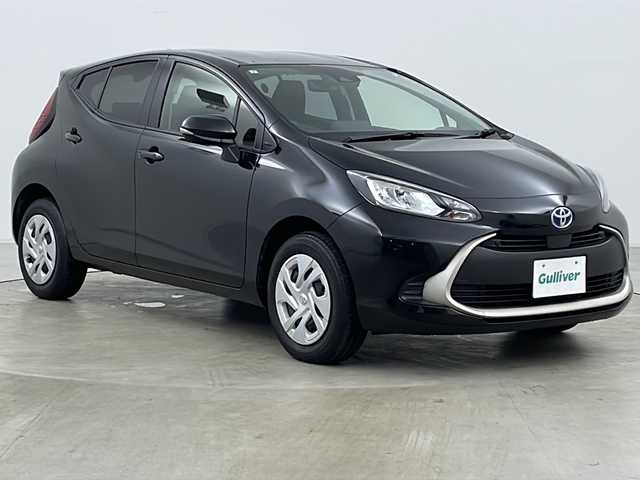 トヨタ アクア G 道央・札幌 2024(令6)年 1.8万km ブラックマイカ ・4WD/・寒冷地仕様/・純正ディスプレイオーディオ&BT&USB&Apple Car Play&Android Auto/・バックカメラ/・Toyota　Safety　Sense/・レーントレーシングアシスト/・ふらつき警報/・プリクラッシュセーフティ/・クリアランスソナー/・ロードサインアシスト/・先行車発進告知/・後退速度抑制/・フロントワイパーデアイサー/・ドアミラーヒーター/・AC100V/・アダプティブクルーズコントロール/・LEDヘッドライト/・オートライト/・オートマチックハイビーム/・純正前方ドライブレコーダー/・ETC