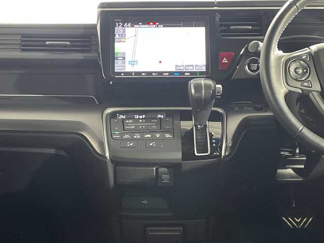 ホンダ ステップワゴン スパーダ クルスピセンシング 山形県 2020(令2)年 2.3万km プレミアムスパークルブラックパール 純正9型メモリーナビゲーション【VXM-227VFNi】/フルセグ　CD DVD　AM FM SD　MUSICRACK　USB　iPod　Bluetooth　/純正後席フリップダウンモニター【VM-185EN】/マルチビューカメラシステム/ブラックスタイル/わくわくゲート/両側電動スライドドア【サンシェード】/ホンダセンシング/CMBS衝突軽減ブレーキ/アダブティブクルーズコントロール/LKAS車線維持支援システム/路外逸脱抑制機能/誤発進抑制機能/先行車発進お知らせ機能/標識認識機能/歩行者事故低減ステアリング/ビルトインETC2.0/純正前後ドライブレコーダー/アイドリングストップ/革巻きステアリング/パドルシフト/プラズマクラスター付きトリプルゾーンオートエアコン/スポーツペダル/超高機能付LED式マップランプ/合皮コンビシート/前席シートバックテーブル/前席シートヒーター/プッシュスタート/スマートキー/LEDヘッドランプ/LEDフロントフォグランプ/オートライト/純正サイド/リアスポイラー/純正17インチアルミホイール/スペアキー