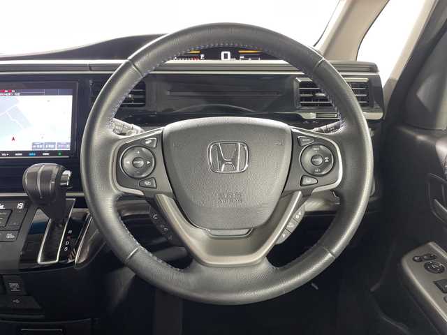 ホンダ ステップワゴン スパーダ クルスピセンシング 山形県 2020(令2)年 2.3万km プレミアムスパークルブラックパール 純正9型メモリーナビゲーション【VXM-227VFNi】/フルセグ　CD DVD　AM FM SD　MUSICRACK　USB　iPod　Bluetooth　/純正後席フリップダウンモニター【VM-185EN】/マルチビューカメラシステム/ブラックスタイル/わくわくゲート/両側電動スライドドア【サンシェード】/ホンダセンシング/CMBS衝突軽減ブレーキ/アダブティブクルーズコントロール/LKAS車線維持支援システム/路外逸脱抑制機能/誤発進抑制機能/先行車発進お知らせ機能/標識認識機能/歩行者事故低減ステアリング/ビルトインETC2.0/純正前後ドライブレコーダー/アイドリングストップ/革巻きステアリング/パドルシフト/プラズマクラスター付きトリプルゾーンオートエアコン/スポーツペダル/超高機能付LED式マップランプ/合皮コンビシート/前席シートバックテーブル/前席シートヒーター/プッシュスタート/スマートキー/LEDヘッドランプ/LEDフロントフォグランプ/オートライト/純正サイド/リアスポイラー/純正17インチアルミホイール/スペアキー