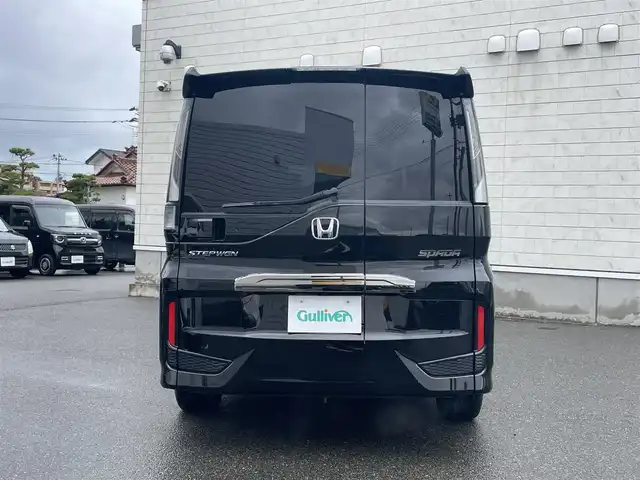 ホンダ ステップワゴン スパーダ クルスピセンシング 山形県 2020(令2)年 2.3万km プレミアムスパークルブラックパール 純正9型メモリーナビゲーション【VXM-227VFNi】/フルセグ　CD DVD　AM FM SD　MUSICRACK　USB　iPod　Bluetooth　/純正後席フリップダウンモニター【VM-185EN】/マルチビューカメラシステム/ブラックスタイル/わくわくゲート/両側電動スライドドア【サンシェード】/ホンダセンシング/CMBS衝突軽減ブレーキ/アダブティブクルーズコントロール/LKAS車線維持支援システム/路外逸脱抑制機能/誤発進抑制機能/先行車発進お知らせ機能/標識認識機能/歩行者事故低減ステアリング/ビルトインETC2.0/純正前後ドライブレコーダー/アイドリングストップ/革巻きステアリング/パドルシフト/プラズマクラスター付きトリプルゾーンオートエアコン/スポーツペダル/超高機能付LED式マップランプ/合皮コンビシート/前席シートバックテーブル/前席シートヒーター/プッシュスタート/スマートキー/LEDヘッドランプ/LEDフロントフォグランプ/オートライト/純正サイド/リアスポイラー/純正17インチアルミホイール/スペアキー