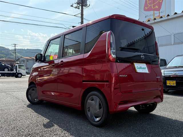 日産 ルークス S 大分県 2025(令7)年 0.1万km スパークリングレッドM 先進安全装備/・インテリジェントエマージェンシーブレーキ/・踏み間違い衝突防止アシスト/・車線逸脱防止支援システム/・前方衝突予測警報/・ふらつき警報/・標識検知機能/純正9型ナビ・フルセグTV/バックビューモニター/（ディスプレイ付ルームミラー）/ETC2.0/Bluetoothオーディオ/LEDヘッドライト/キーレスキー/スペアキー/スライドドアオートクローザー/　（助手席側）/フロントコーナーセンサー/バックソナー/純正フロアマット/電動格納ミラー/車両取説+ナビ取説