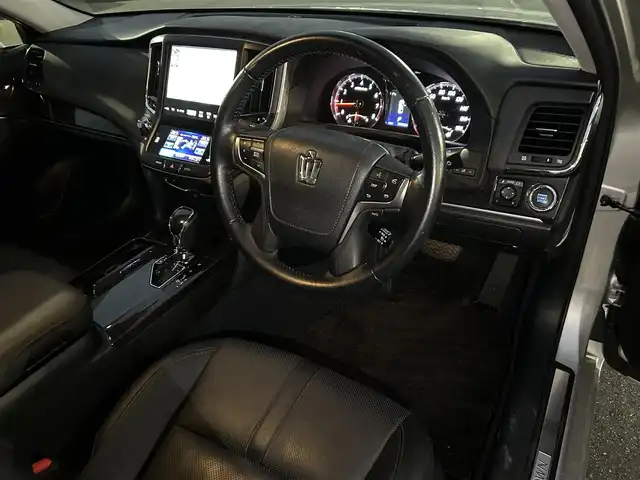 トヨタ クラウン アスリート G 茨城県 2013(平25)年 5.1万km プレシャスシルバー 純正HDDナビ（AM/FM/Bluetooth/CD・CDチェンジャー/USB/ワンセグTV）/純正ビルトインETC/クルーズコントロール/スマートキー/前席パワーシート/前席シートヒーター＆エアシート/純正フロアマット/純正18インチAW/前後ドライブレコーダー/オートライト/前後コーナーセンサー