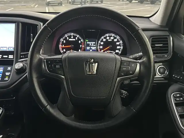 トヨタ クラウン アスリート G 茨城県 2013(平25)年 5.1万km プレシャスシルバー 純正HDDナビ（AM/FM/Bluetooth/CD・CDチェンジャー/USB/ワンセグTV）/純正ビルトインETC/クルーズコントロール/スマートキー/前席パワーシート/前席シートヒーター＆エアシート/純正フロアマット/純正18インチAW/前後ドライブレコーダー/オートライト/前後コーナーセンサー