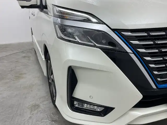 日産 セレナ e－パワー ハイウェイスター V 群馬県 2022(令4)年 2.5万km ブリリアントホワイトパール 純正１０型ナビ　純正１１型後席モニター　全周囲カメラ　アダプティブクルーズコントロール　レーンキープアシスト　衝突被害軽減ブレーキ　オートマチックハイビーム　ドライブレコーダー　ＥＴＣ　ＬＥＤ　禁煙車