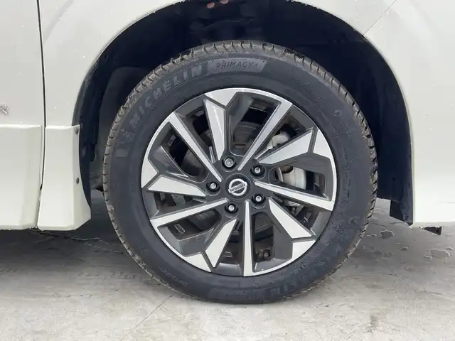 日産 セレナ e－パワー ハイウェイスター V 群馬県 2022(令4)年 2.5万km ブリリアントホワイトパール 純正１０型ナビ　純正１１型後席モニター　全周囲カメラ　アダプティブクルーズコントロール　レーンキープアシスト　衝突被害軽減ブレーキ　オートマチックハイビーム　ドライブレコーダー　ＥＴＣ　ＬＥＤ　禁煙車