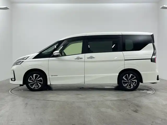 日産 セレナ e－パワー ハイウェイスター V 群馬県 2022(令4)年 2.5万km ブリリアントホワイトパール 純正１０型ナビ　純正１１型後席モニター　全周囲カメラ　アダプティブクルーズコントロール　レーンキープアシスト　衝突被害軽減ブレーキ　オートマチックハイビーム　ドライブレコーダー　ＥＴＣ　ＬＥＤ　禁煙車