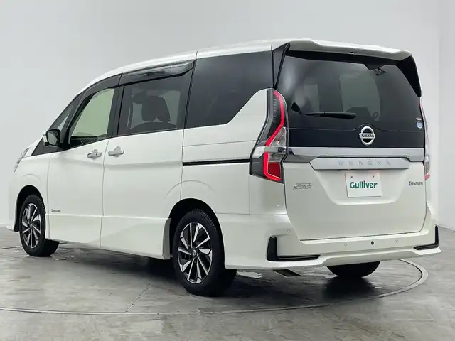 日産 セレナ e－パワー ハイウェイスター V 群馬県 2022(令4)年 2.5万km ブリリアントホワイトパール 純正１０型ナビ　純正１１型後席モニター　全周囲カメラ　アダプティブクルーズコントロール　レーンキープアシスト　衝突被害軽減ブレーキ　オートマチックハイビーム　ドライブレコーダー　ＥＴＣ　ＬＥＤ　禁煙車