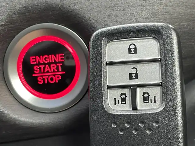 ホンダ フリード G ホンダセンシング 茨城県 2017(平29)年 1.8万km プレミアムスパークルブラックパール 純正ナビ/Bluetooth/ワンセグ/CD/DVD/AM/FM/フリップダウンモニター/前後ドラレコ/両側パワースライドドア/コンフォートビューパッケージ/ビルトインETC/バックカメラ/レーダークルーズコントロール/レーンキープアシスト/LEDヘッドライト/オートライト