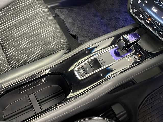 ホンダ ヴェゼル ハイブリッド X Lパッケージ 新潟県 2014(平26)年 11.7万km ルーセブラックM 　メモリナビ/　フルセグテレビ/　バックカメラ/　アイドリングストップ/　ウィンカーミラー/　クルーズコントロール/　ドアバイザー/　プッシュスタート/　パドルシフト/　ハーフレザー/　LEDヘッドライト/　AWD