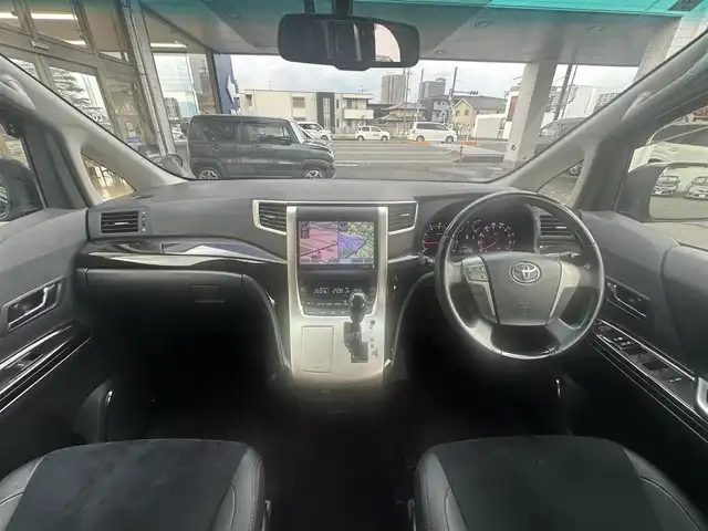 トヨタ ヴェルファイア 2．4Z ゴールデンアイズ 滋賀県 2013(平25)年 10.4万km ブラック (株)IDOMが運営する【じしゃロン草津店】の自社ローン専用車両になりますこちらは現金またはオートローンご利用時の価格です。自社ローンご希望の方は別途その旨お申付け下さい/エクリプスナビ(AVN-ZX02i)/フルセグTV/Bluetooth/CD/DVD/フリップダウンモニター/バックカメラ/クルーズコントロール/前後コーナーセンサー/両側パワースライドドア/電動リアゲート/ビルトインETC/ステアリングスイッチ/横滑り防止装置/カーテンエアバック/純正アルミホイール/保証書/取扱説明書