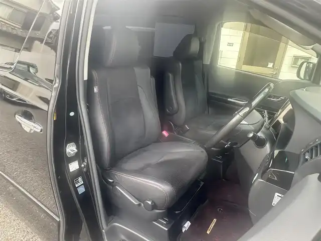 トヨタ ヴェルファイア 2．4Z ゴールデンアイズ 滋賀県 2013(平25)年 10.4万km ブラック (株)IDOMが運営する【じしゃロン草津店】の自社ローン専用車両になりますこちらは現金またはオートローンご利用時の価格です。自社ローンご希望の方は別途その旨お申付け下さい/エクリプスナビ(AVN-ZX02i)/フルセグTV/Bluetooth/CD/DVD/フリップダウンモニター/バックカメラ/クルーズコントロール/前後コーナーセンサー/両側パワースライドドア/電動リアゲート/ビルトインETC/ステアリングスイッチ/横滑り防止装置/カーテンエアバック/純正アルミホイール/保証書/取扱説明書