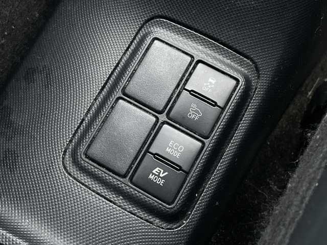 トヨタ アクア G G’s 岡山県 2017(平29)年 10万km ライムホワイトパールクリスタルシャイン KENWOODメモリナビ　/MDV-908HDF/フルセグTV、CD、DVD、Bluetooth、AM、FM/TVキャンセラー/クルーズコントロール/ビルトインETC/バックカメラ/オートライト/フォグランプ/トヨタセーフティセンス/・プリクラッシュセーフティ/・レーンキープアシスト/・オートハイビーム