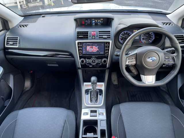 スバル レヴォーグ 1．6GT アイサイト 東京都 2015(平27)年 5.1万km クリスタルホワイトP 純正SDナビ　型式：CN-LR700D/【TV/DVD/CD/USB】/バックカメラ/ETC/アイサイト/車線逸脱警報装置/レーダークルーズコントロール/パドルシフト/プッシュスタート/スマートキー×2/D/N席パワーシート/ステアリングスイッチ/ドライブレコーダー