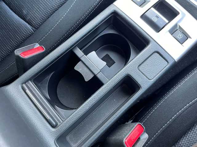 スバル レヴォーグ 1．6GT アイサイト 東京都 2015(平27)年 5.1万km クリスタルホワイトP 純正SDナビ　型式：CN-LR700D/【TV/DVD/CD/USB】/バックカメラ/ETC/アイサイト/車線逸脱警報装置/レーダークルーズコントロール/パドルシフト/プッシュスタート/スマートキー×2/D/N席パワーシート/ステアリングスイッチ/ドライブレコーダー