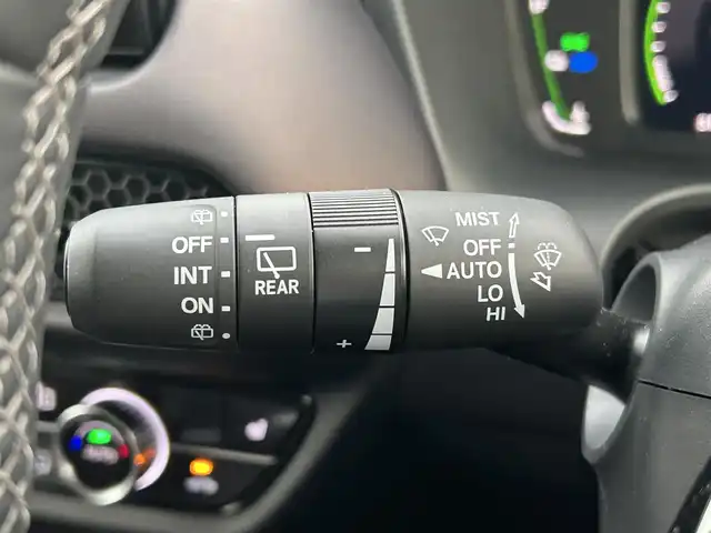 ホンダ ＺＲ－Ｖ ハイブリッド e:HEV Z 愛媛県 2022(令4)年 1.8万km ワイン 禁煙車/登録時走行距離:17952km/純正9型ナビ/フルセグTV/ハンズフリーパワーバックドア/全周囲カメラ/ビルトインETC2.0/アダプティブクルーズコントロール/コーナーセンサー/ホンダセンシング/・衝突軽減ブレーキ/・前後誤発進抑制機能/・車線維持支援システム/・先行車発進お知らせ機能/・標識認識機能/・オートハイビーム/・ブラインドスポットモニター/・後退出庫サポート/LEDヘッドランプ/革巻きステアリング/ステアリングヒーター/パドルシフト/本革シート/前席パワーシート/シートヒーター/運転席ポジションメモリー/純正18インチアルミホイール/スマートキーシステム