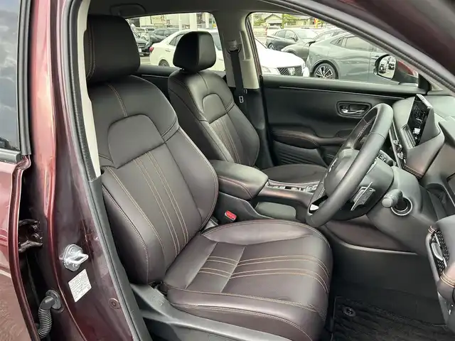 ホンダ ＺＲ－Ｖ ハイブリッド e:HEV Z 愛媛県 2022(令4)年 1.8万km ワイン 禁煙車/登録時走行距離:17952km/純正9型ナビ/フルセグTV/ハンズフリーパワーバックドア/全周囲カメラ/ビルトインETC2.0/アダプティブクルーズコントロール/コーナーセンサー/ホンダセンシング/・衝突軽減ブレーキ/・前後誤発進抑制機能/・車線維持支援システム/・先行車発進お知らせ機能/・標識認識機能/・オートハイビーム/・ブラインドスポットモニター/・後退出庫サポート/LEDヘッドランプ/革巻きステアリング/ステアリングヒーター/パドルシフト/本革シート/前席パワーシート/シートヒーター/運転席ポジションメモリー/純正18インチアルミホイール/スマートキーシステム