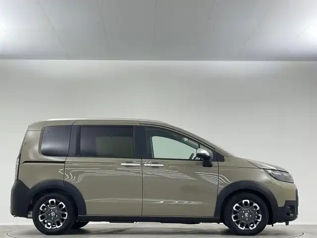 ホンダ フリード ハイブリット e:HEV クロスター 埼玉県 2025(令7)年 0.1千km ベージュ 登録済未使用車　両側パワースライドドア シートヒーター BSM LEDヘッドライト 衝突被害軽減 アダプティブクルーズコントロール　USB　スマートキー　フルフラット　ルーフレール　純正１５インチアルミホイール　禁煙車