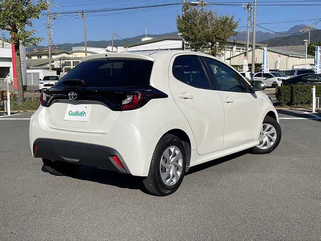 トヨタ ヤリス G 長野県 2021(令3)年 3.8万km ホワイトパールクリスタルシャイン 禁煙車/ディスプレイオーディオ/バックカメラ/ドライブレコーダー/衝突軽減防止装置/横滑り防止装置/レーンキープアシスト/コーナーセンサー/オートマチックハイビーム/Bluetooth/USB入力端子/スマートキー/プッシュスタート